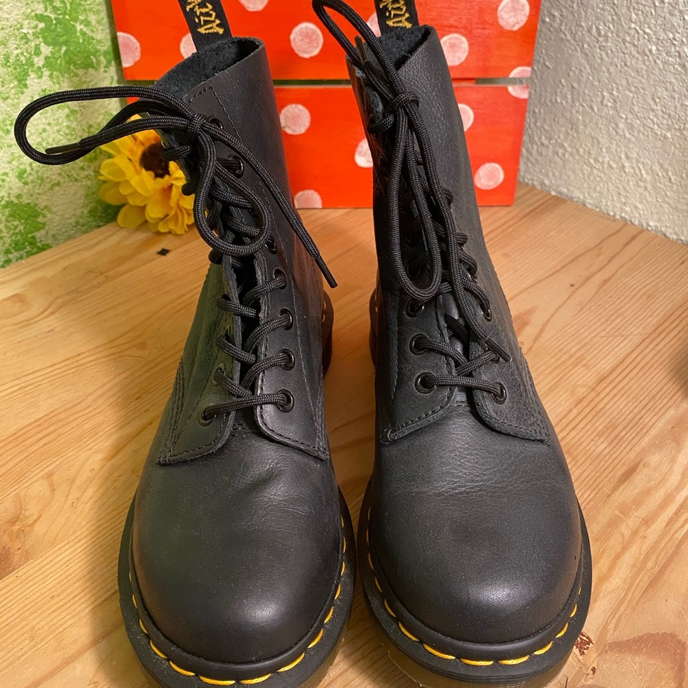 Dr Martens black boots us 7, uk 5
